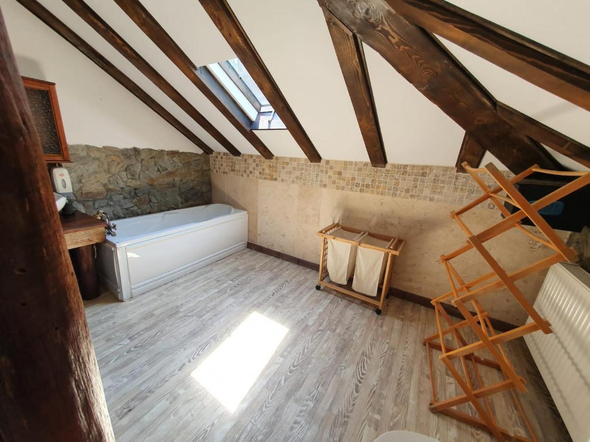 Pensiunea Casa Dacilor Podeni Экстерьер фото