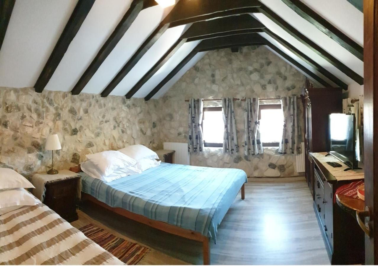 Pensiunea Casa Dacilor Podeni Экстерьер фото
