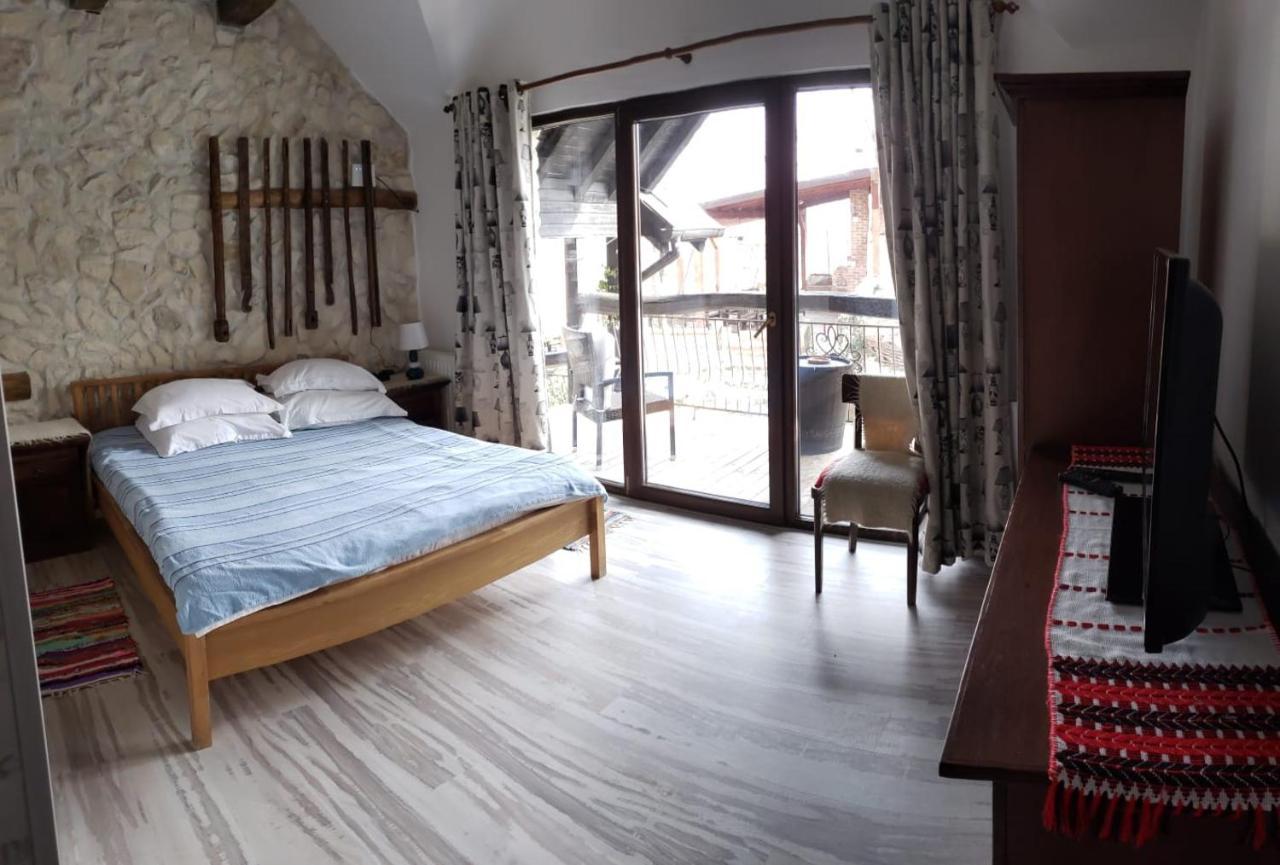 Pensiunea Casa Dacilor Podeni Экстерьер фото