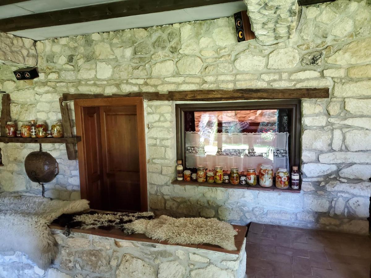 Pensiunea Casa Dacilor Podeni Экстерьер фото