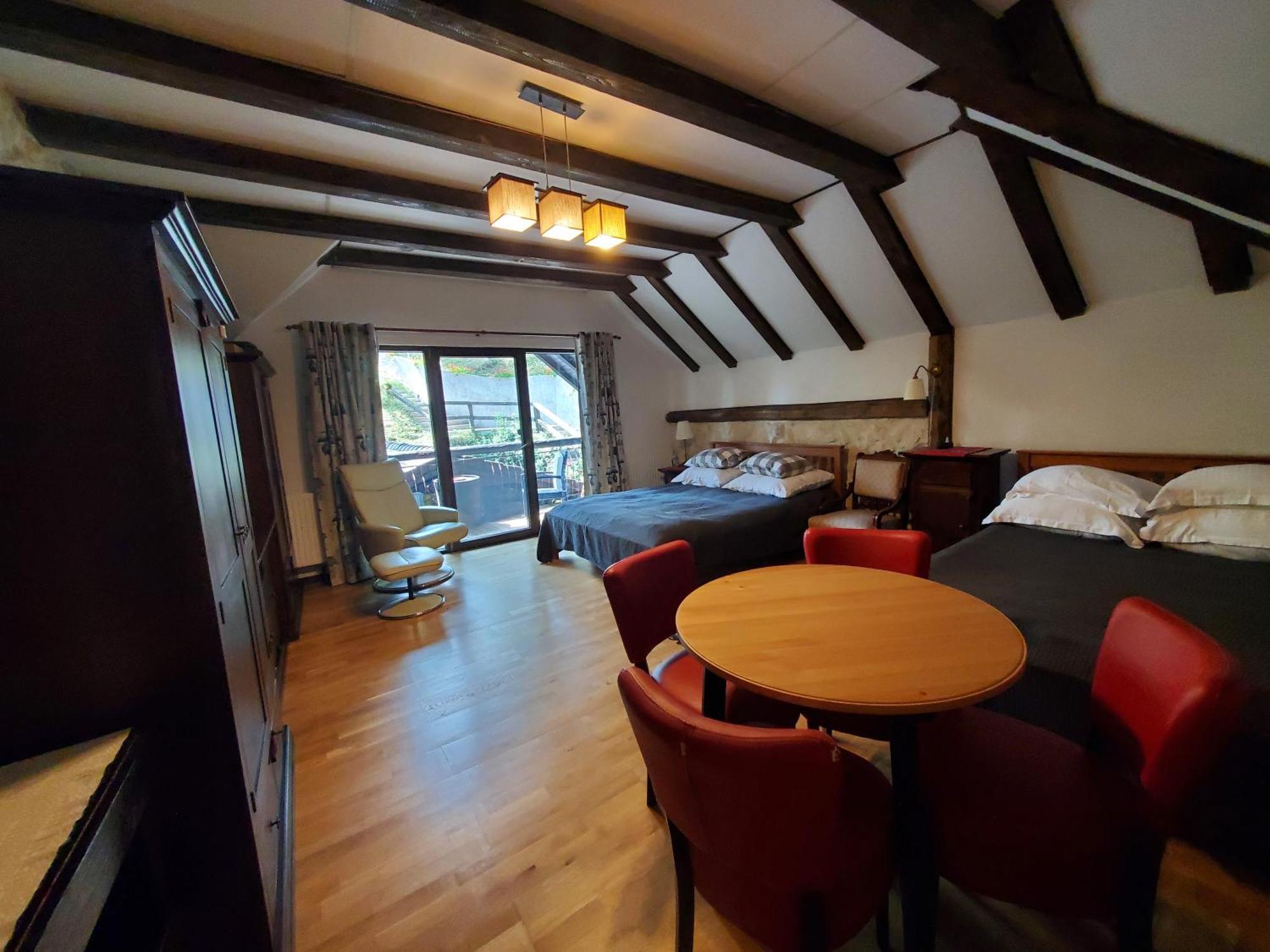 Pensiunea Casa Dacilor Podeni Экстерьер фото