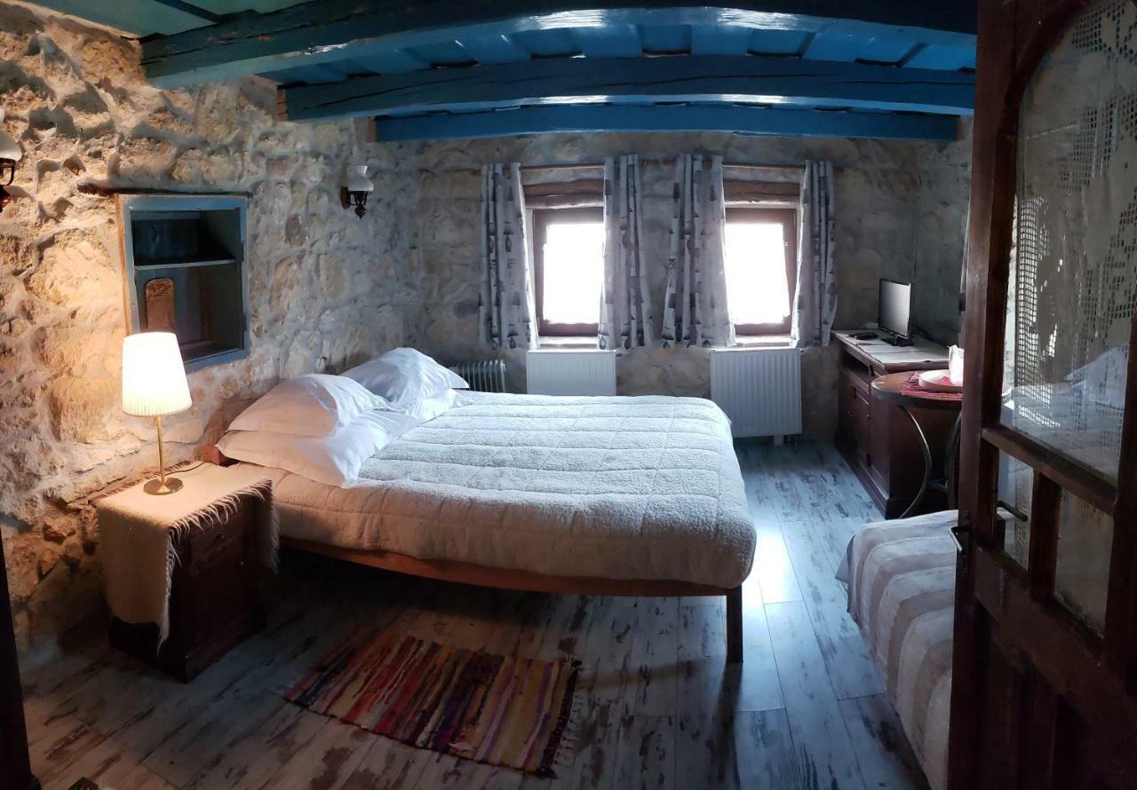 Pensiunea Casa Dacilor Podeni Экстерьер фото
